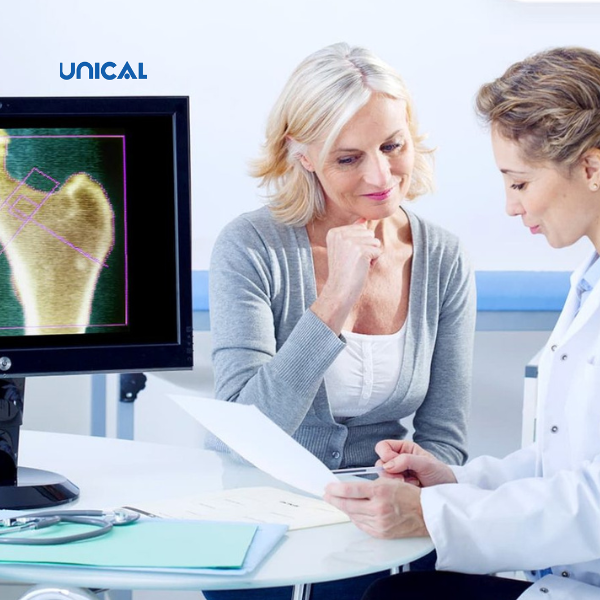 Bác sĩ sẽ giải thích cho bệnh nhân những thông tin cơ bản trước khi đo loãng xương