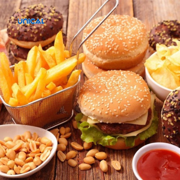 Người bệnh loãng xương nên hạn chế ăn đồ ăn nhanh, đồ nhiều dầu mỡ